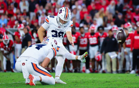 Alex McPherson kicks 34-yard field goal as time expires to lift Auburn over No. 1 Georgia 27-24
